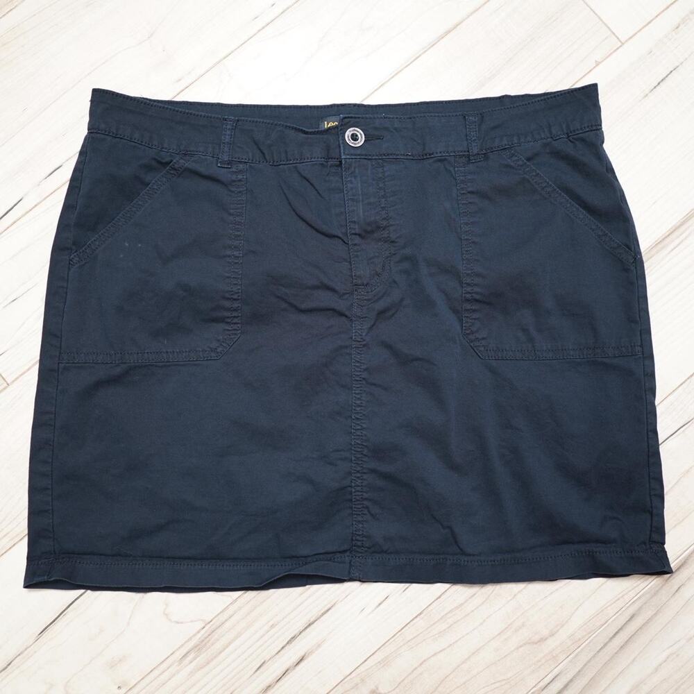 Lee Regular Fit Mid Rise Black Skort Built-In Shorts Cargo Pockets Casual 16M